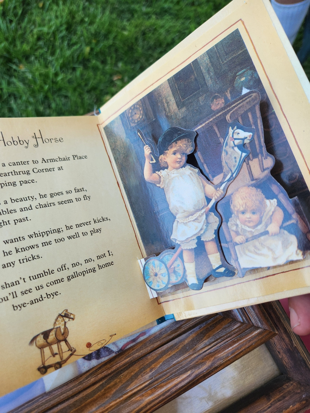 Mini Pop Up Book - Picture 6 of 6